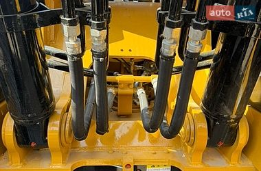 Гусеничный экскаватор Caterpillar 320 2016 в Ровно