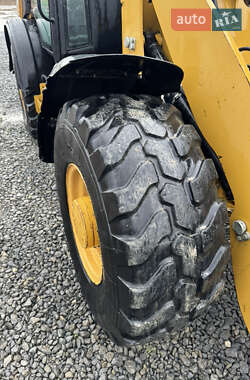 Фронтальный погрузчик Caterpillar 906 2012 в 