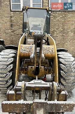 Фронтальный погрузчик Caterpillar 928F 2002 в 