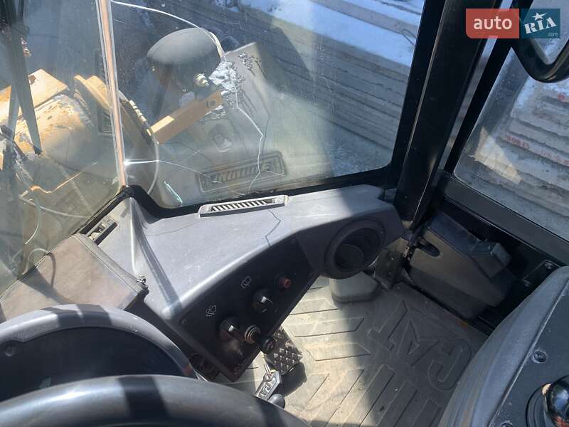 Фронтальні навантажувачі Caterpillar 930 2007 в Києві