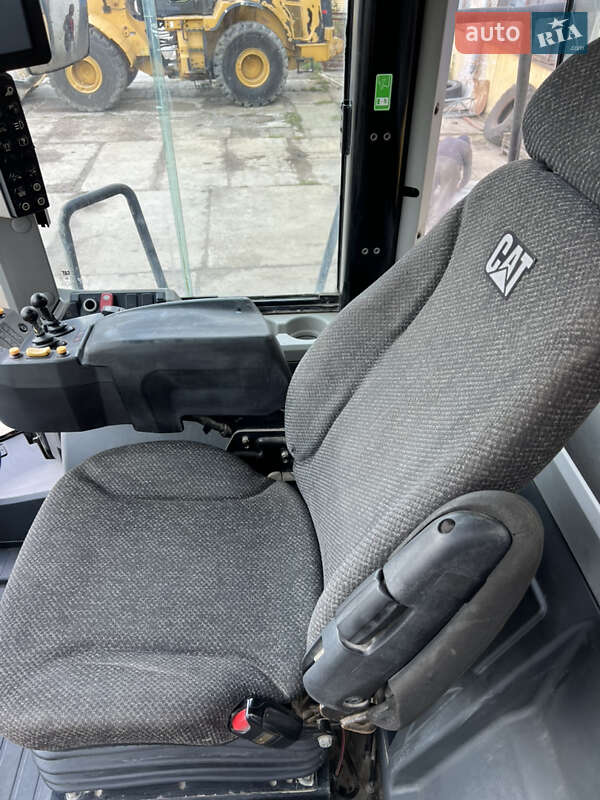 Фронтальный погрузчик Caterpillar 966 2017 в Чернигове
