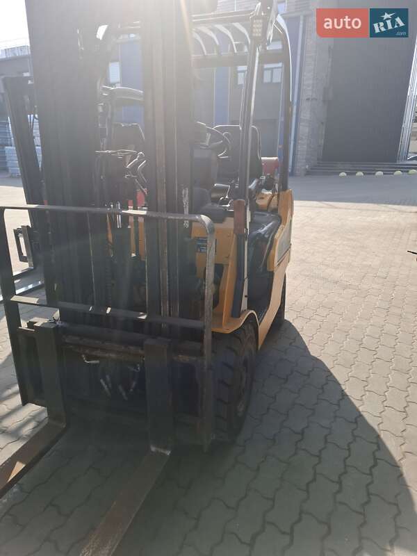Вилочный погрузчик Caterpillar CAT 2005 в Золочеве
