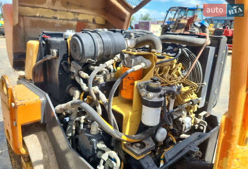 Дорожный каток Caterpillar CB 2008 в Львове