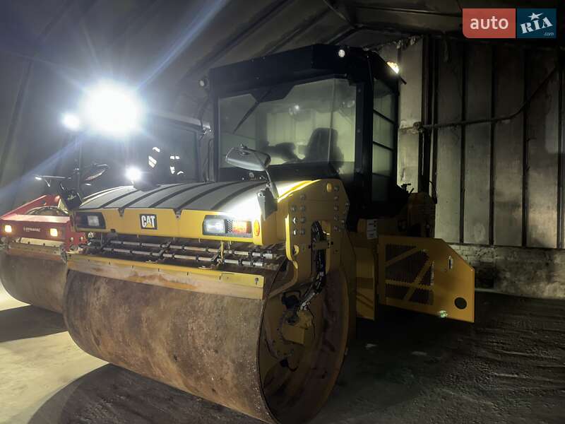 Дорожный каток Caterpillar CB 2021 в Днепре