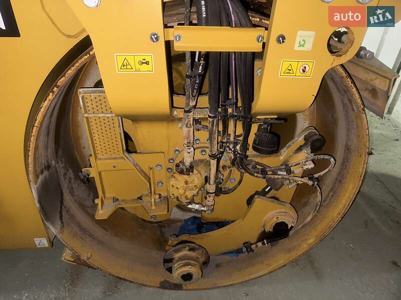 Дорожный каток Caterpillar CB 2021 в Днепре