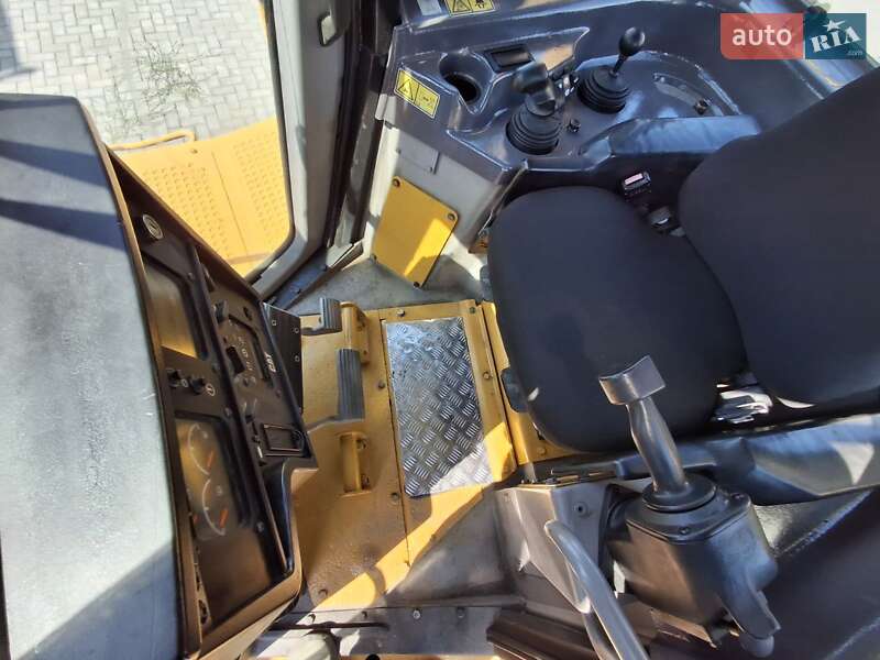Бульдозер Caterpillar D6T 2012 в Киеве фото 4 Бульдозер Caterpillar D6T 2012 в Киеве
