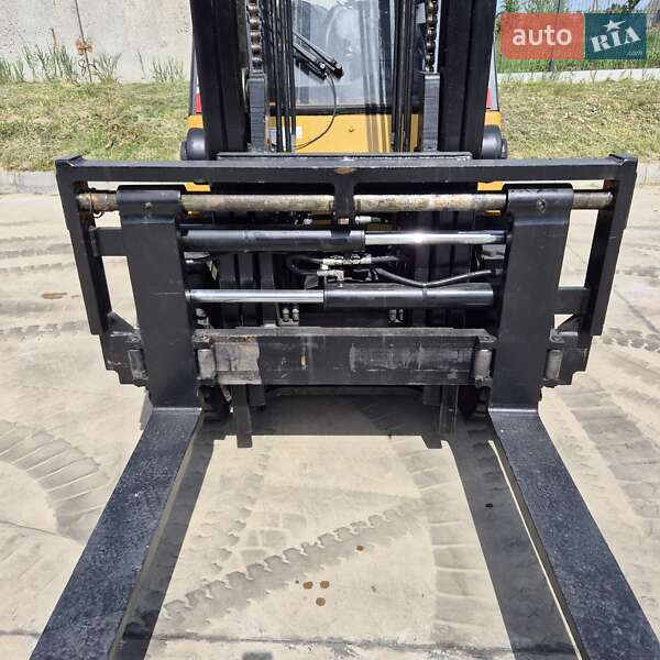 Вилочний навантажувач Caterpillar GP 2008 в Пустомитах