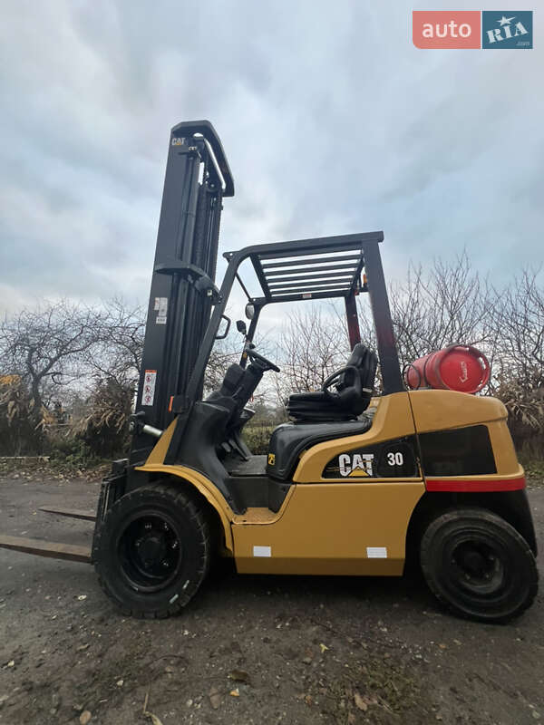 Вилочный погрузчик Caterpillar GP 2017 в Тернополе