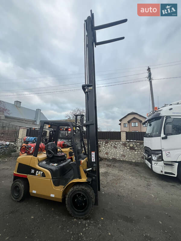 Вилочный погрузчик Caterpillar GP 2017 в Тернополе