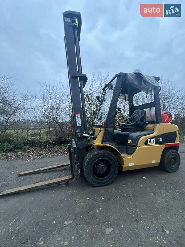 Вилочный погрузчик Caterpillar GP 2017 в Тернополе