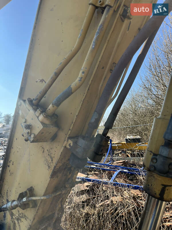 Колесный экскаватор Caterpillar M312 2001 в Косове