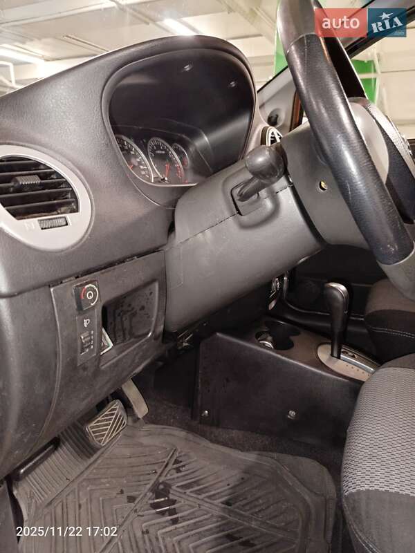 Хетчбек Chana Benni 2008 в Ужгороді