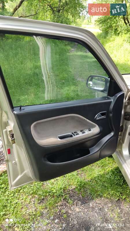 Лифтбек Chery Amulet 2007 в Тростянце