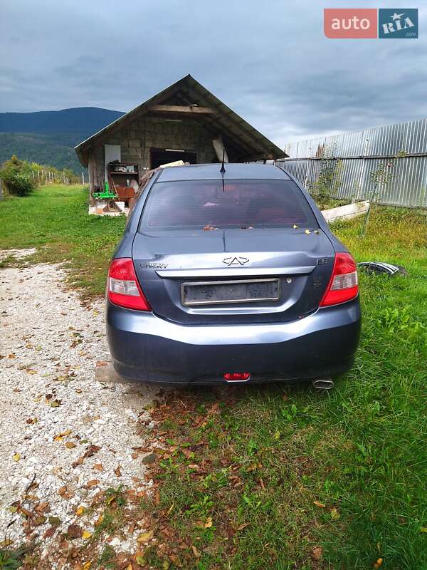 Седан Chery E5 2014 в Сваляві