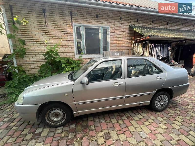 Chery Flagcloud 2006