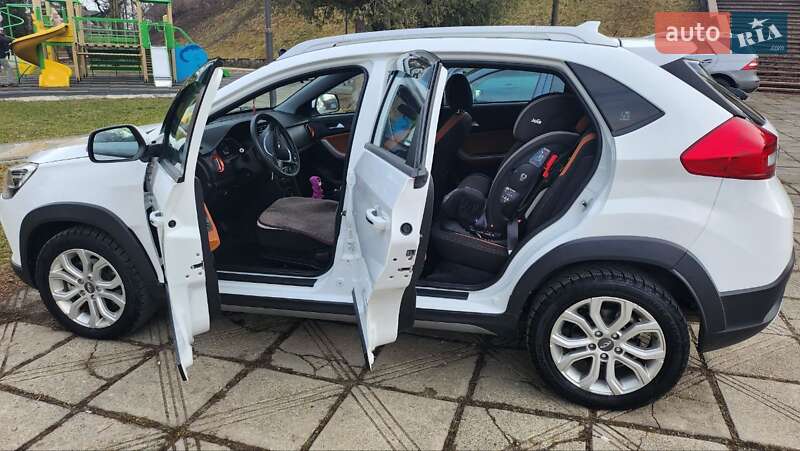 Внедорожник / Кроссовер Chery Tiggo 2 2017 в Львове