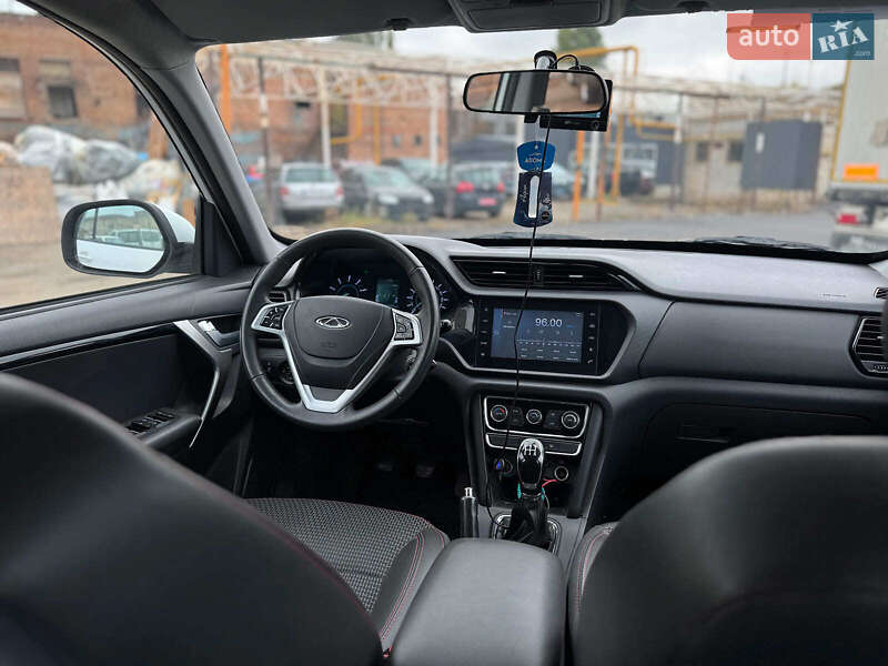 Внедорожник / Кроссовер Chery Tiggo 3 2017 в Киеве