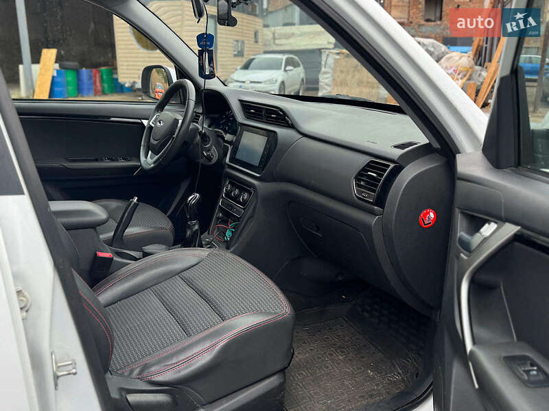 Внедорожник / Кроссовер Chery Tiggo 3 2017 в Киеве