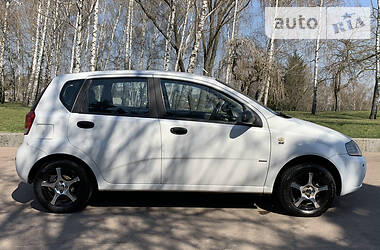 Хетчбек Chevrolet Aveo 2005 в 