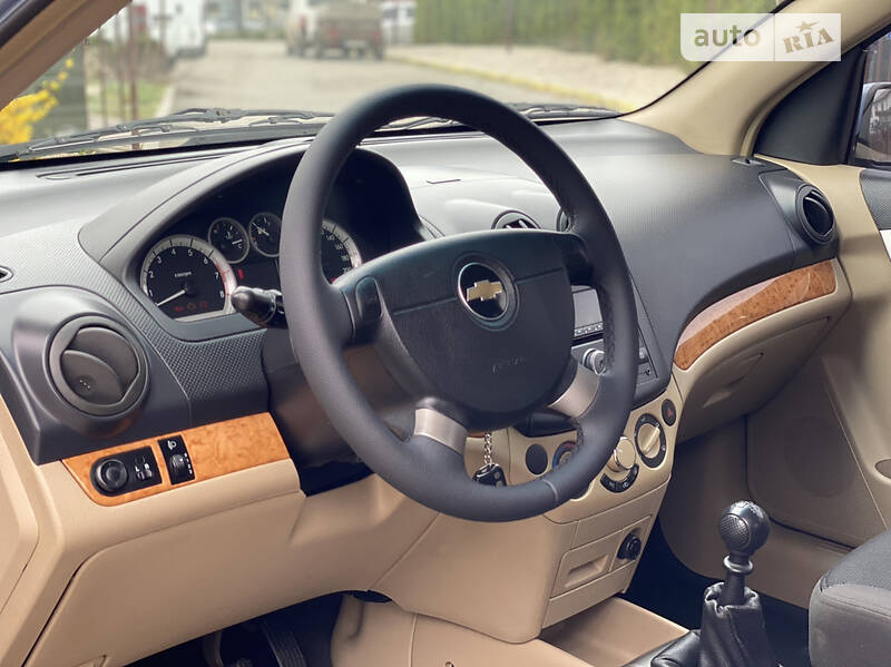 Седан Chevrolet Aveo 2008 в Днепре