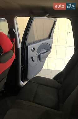 Хэтчбек Chevrolet Aveo 2006 в 