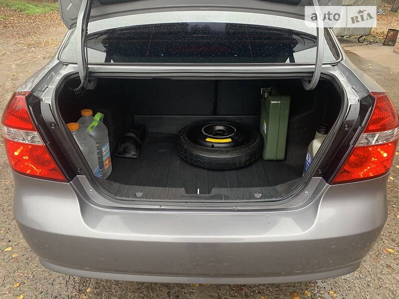 Седан Chevrolet Aveo 2011 в Кривом Роге