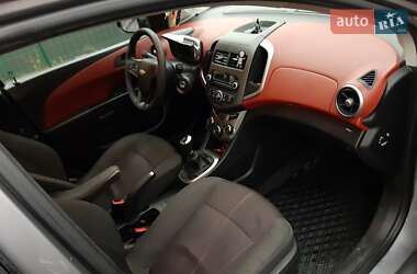 Седан Chevrolet Aveo 2011 в Києві