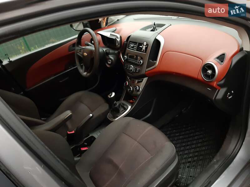 Седан Chevrolet Aveo 2011 в Києві