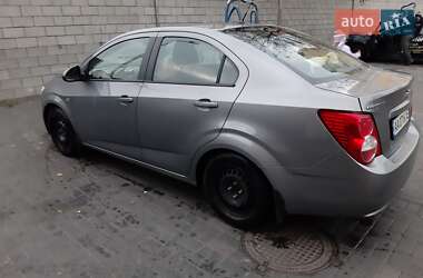 Седан Chevrolet Aveo 2011 в Києві
