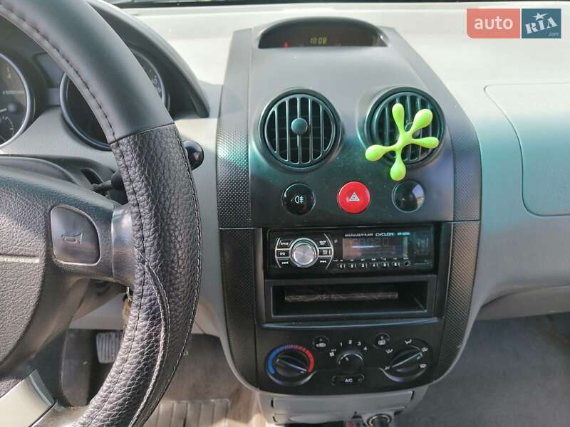 Седан Chevrolet Aveo 2005 в Новых Санжарах