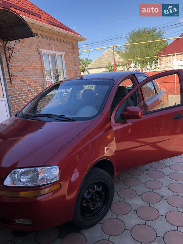 Седан Chevrolet Aveo 2004 в Ізмаїлі