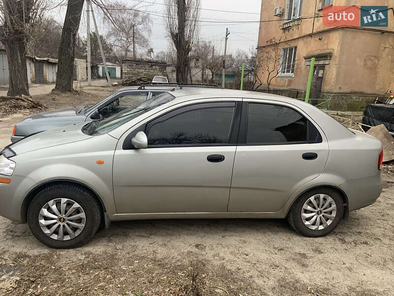 Седан Chevrolet Aveo 2005 в Днепре