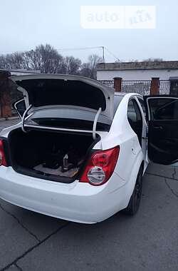 Седан Chevrolet Aveo 2012 в Кривом Роге