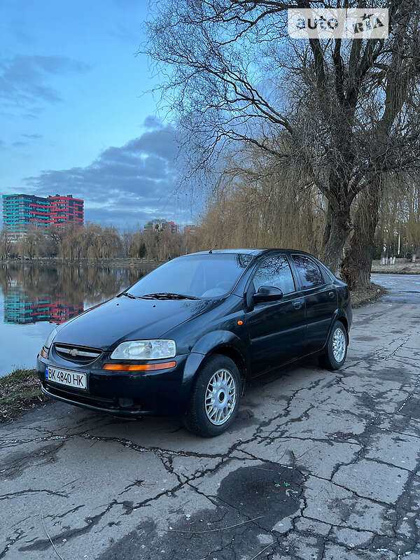 Седан Chevrolet Aveo 2005 в Ровно