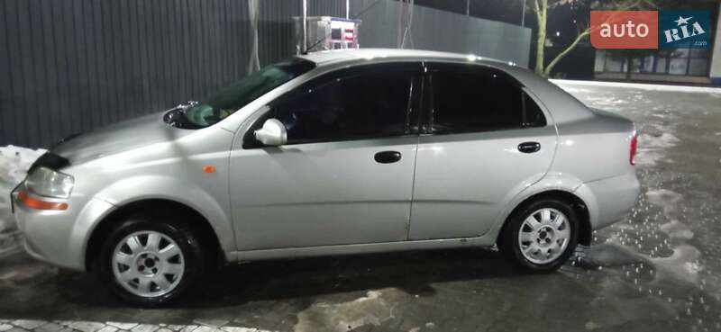 Седан Chevrolet Aveo 2004 в Дніпрі
