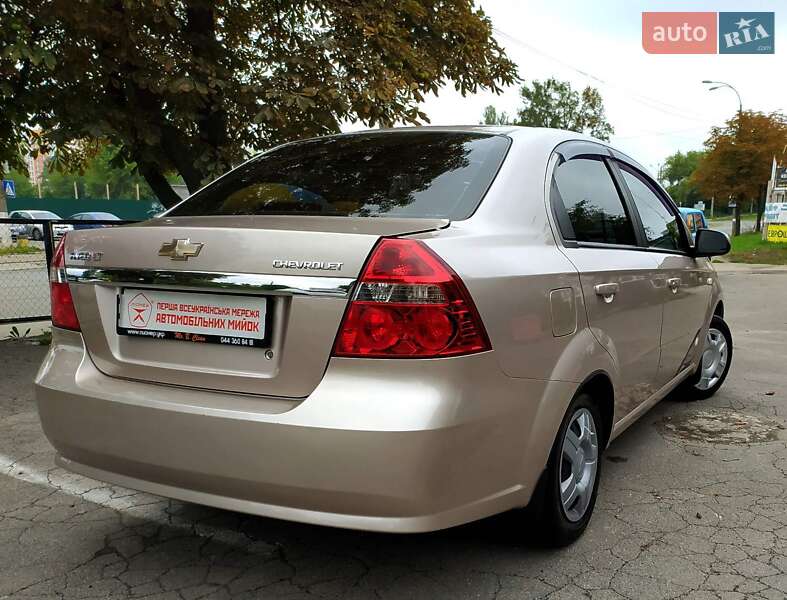 Седан Chevrolet Aveo 2008 в Киеве