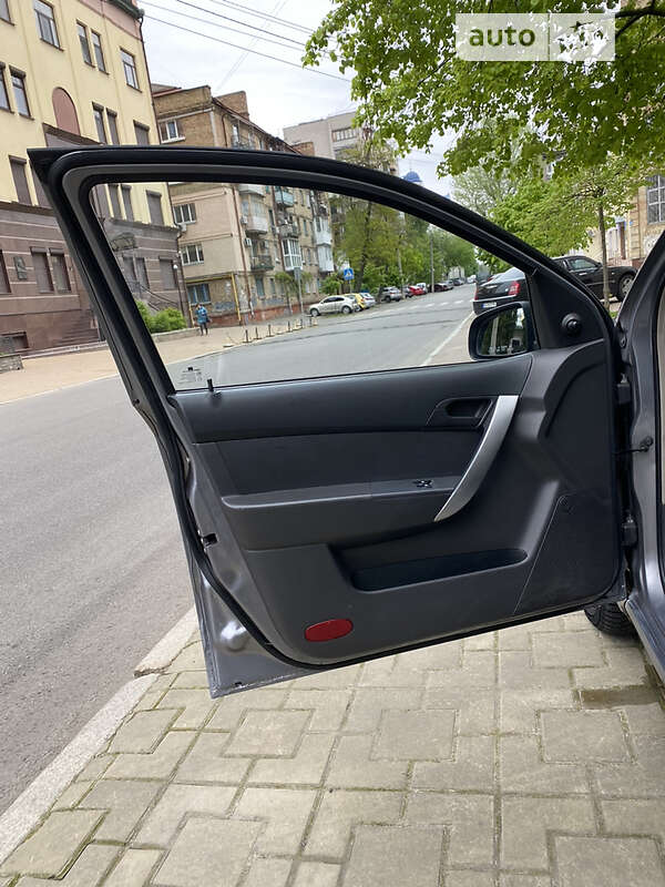 Седан Chevrolet Aveo 2008 в Києві