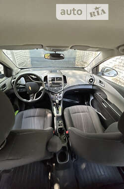 Хэтчбек Chevrolet Aveo 2012 в 