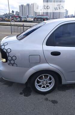 Седан Chevrolet Aveo 2005 в Киеве