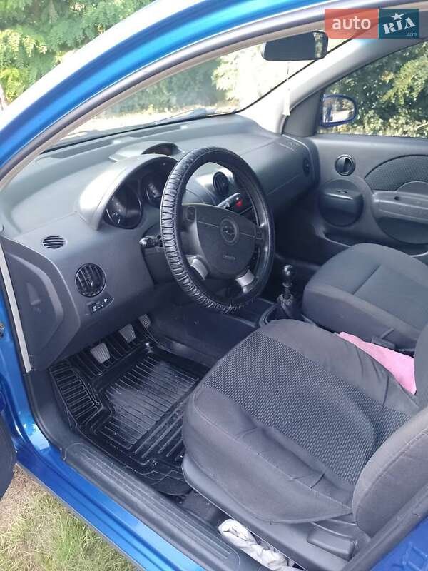 Седан Chevrolet Aveo 2005 в Новгородці