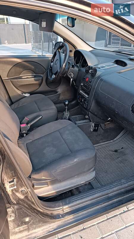Седан Chevrolet Aveo 2005 в Дніпрі