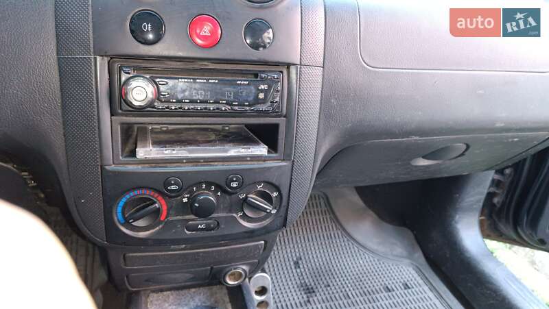 Седан Chevrolet Aveo 2005 в Дніпрі