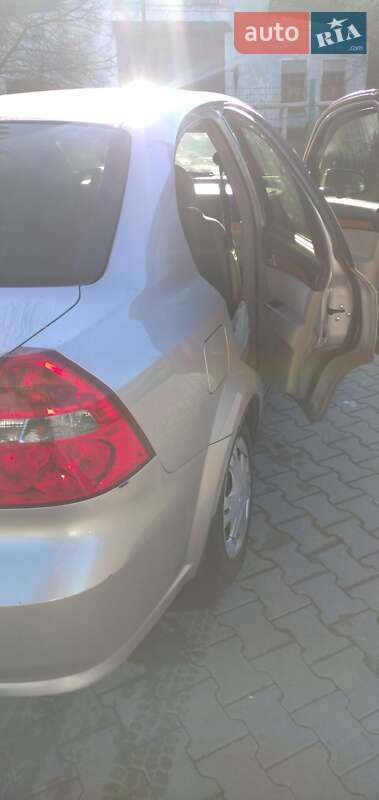 Седан Chevrolet Aveo 2008 в Черновцах