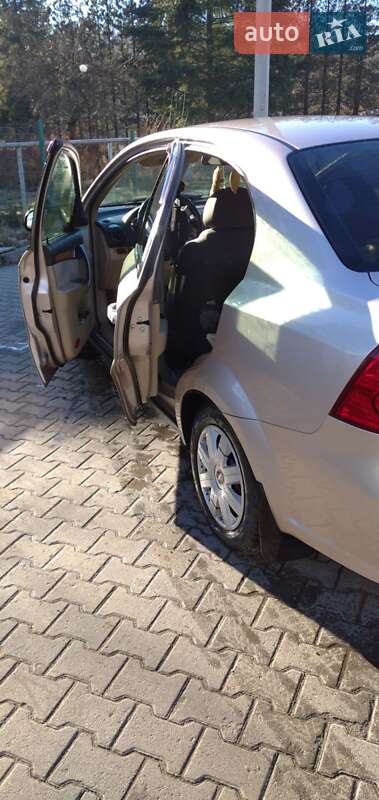 Седан Chevrolet Aveo 2008 в Черновцах