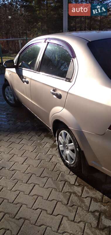 Седан Chevrolet Aveo 2008 в Черновцах