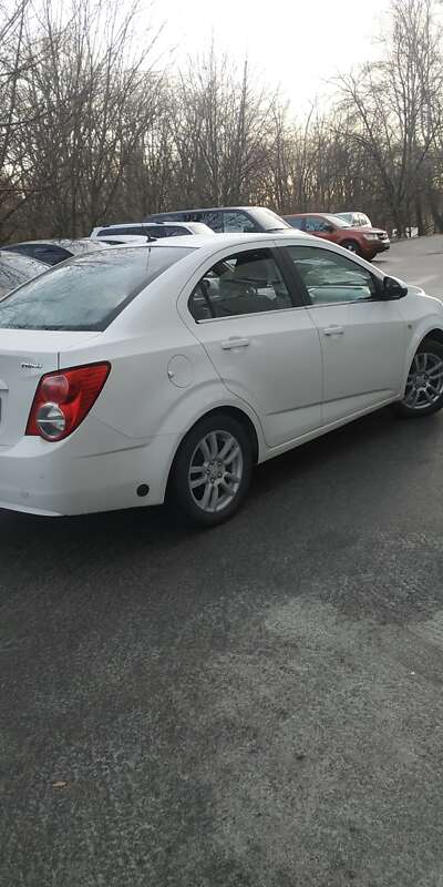 Седан Chevrolet Aveo 2013 в Обухове