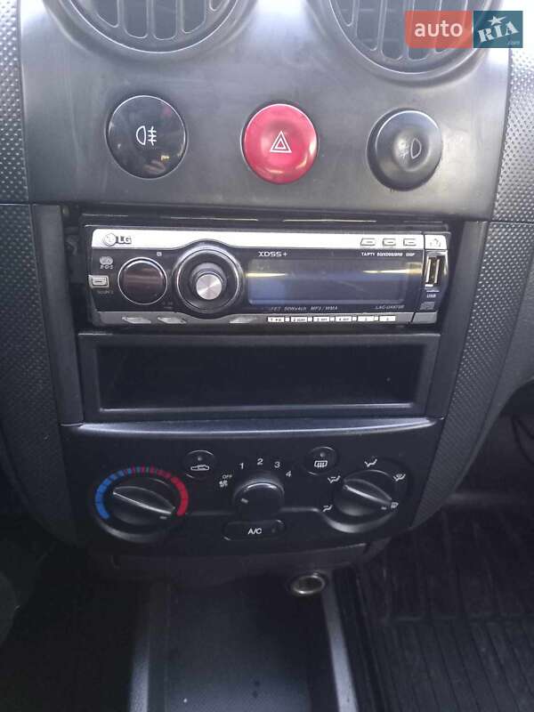 Хэтчбек Chevrolet Aveo 2007 в Виноградове фото 4 Хэтчбек Chevrolet Aveo 2007 в Виноградове
