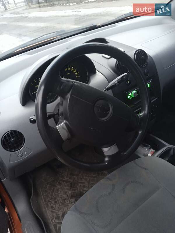 Седан Chevrolet Aveo 2005 в Сарнах
