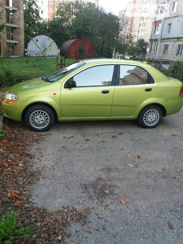 Седан Chevrolet Aveo 2004 в Ивано-Франковске