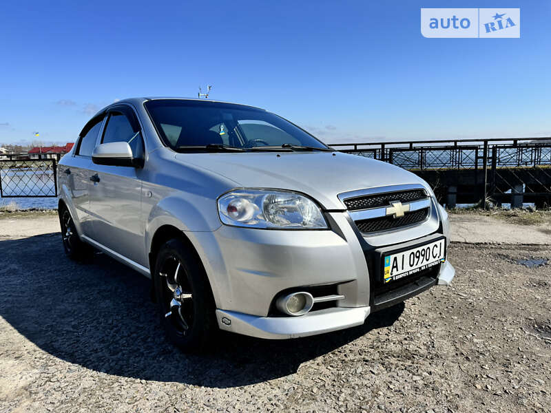 Седан Chevrolet Aveo 2010 в Ржищеве